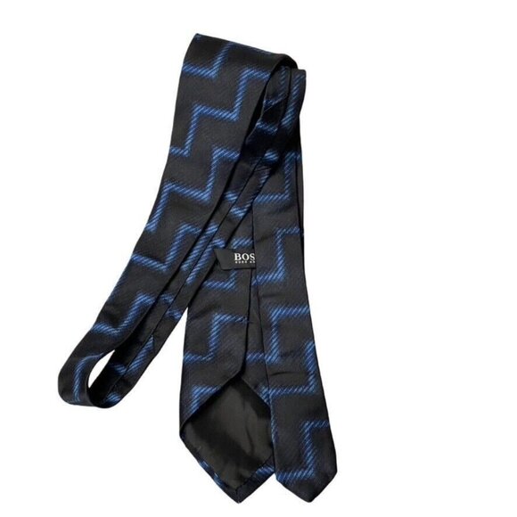 Hugo Boss 100% Silk Black & Blue Zigzag Pattern Mens Tie - Picture 5 of 9